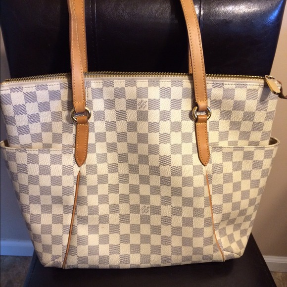 Authentic Louis Vuitton - Picture 3 of 4