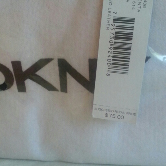 🎉HP2/22🎉DKNY ZIP POUCH!!!! NWT & dust bag - Picture 2 of 4