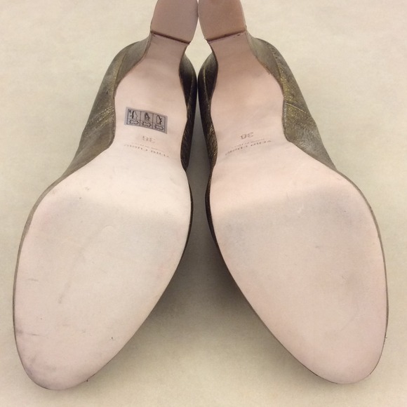 Kenneth Cole Gold Pump Up Pumps / Heels - Picture 3 of 4