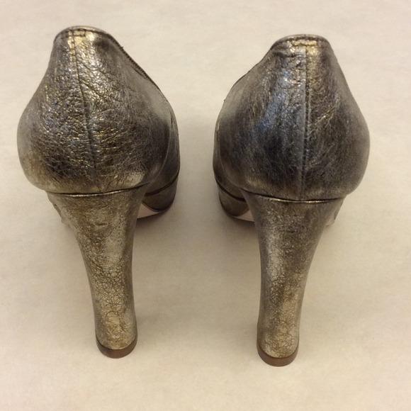 Kenneth Cole Gold Pump Up Pumps / Heels - Picture 4 of 4