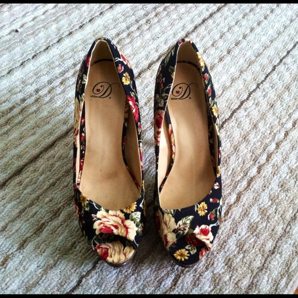 Spring floral plum open toe for sale!!!! - Picture 2 of 3