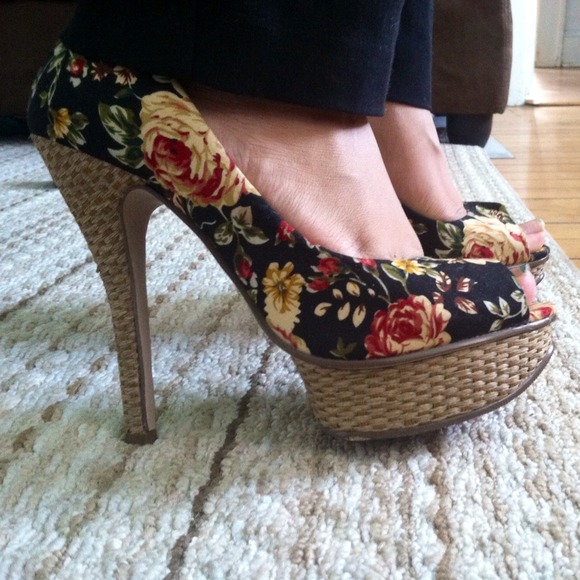 Spring floral plum open toe for sale!!!! - Picture 3 of 3