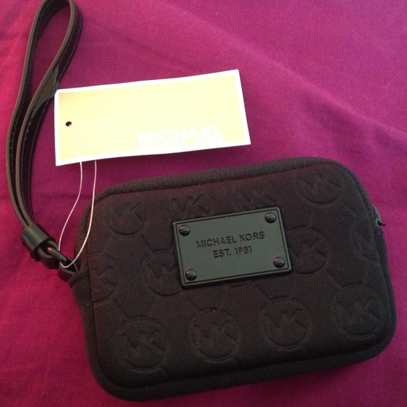 Michael kors wristlet nwt