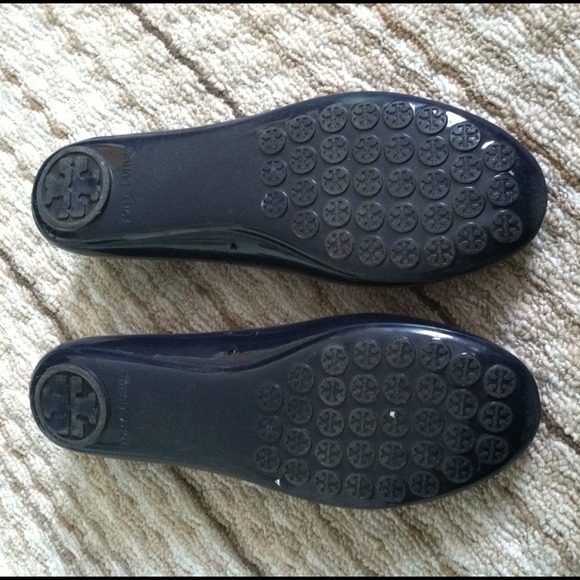 Tory Burch navy blue rubber flats - Picture 3 of 3