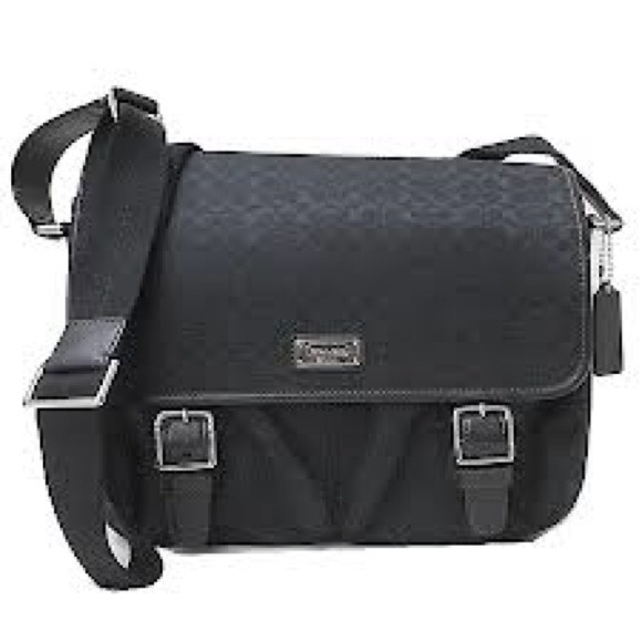 Coach Signature Messenger Cross Body