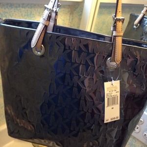 Authentic Michael kors jet set handbag