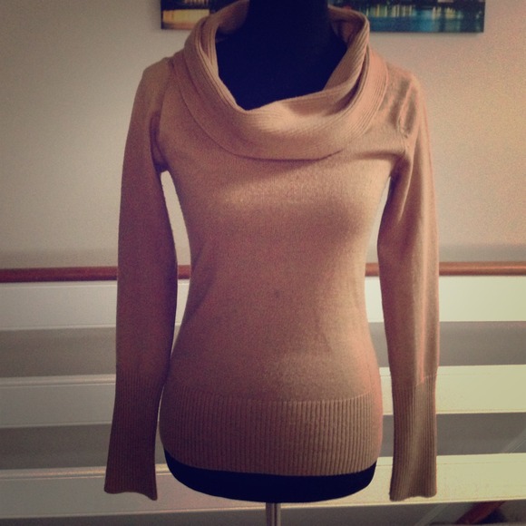 🚫sold in bundle🚫Tan cowl neck sweater