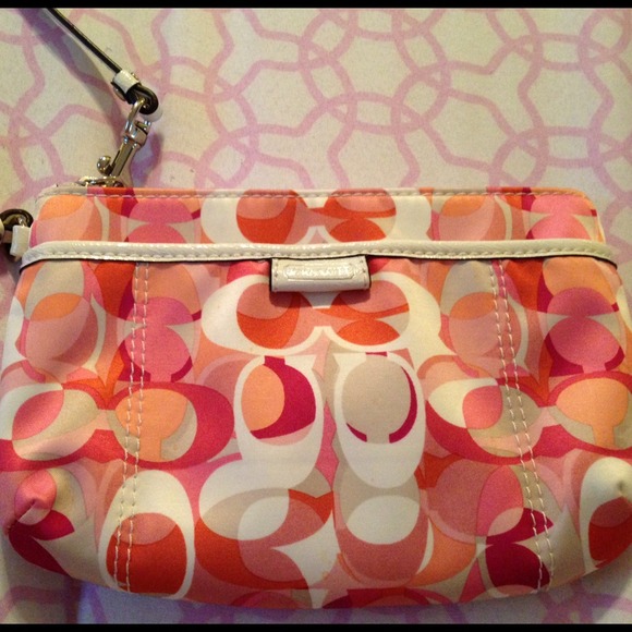Coach Daisy Kaleidoscope Wristlet, F49445, NWT!!! - Picture 1 of 4
