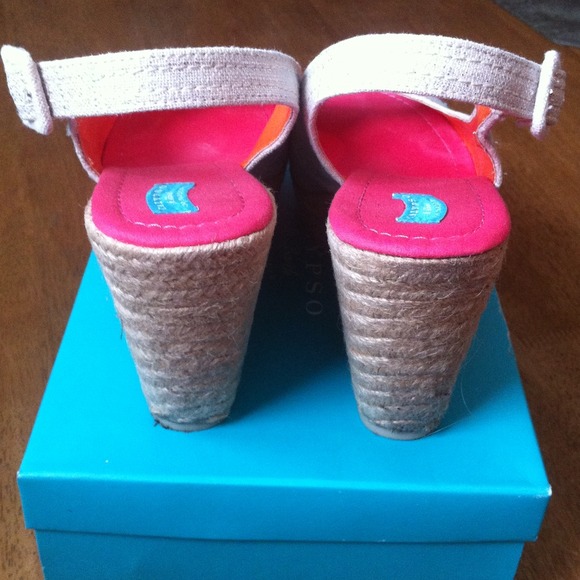 🎉HOST PICK🎉 Calypso St. Barth for Target Wedges - Picture 3 of 4