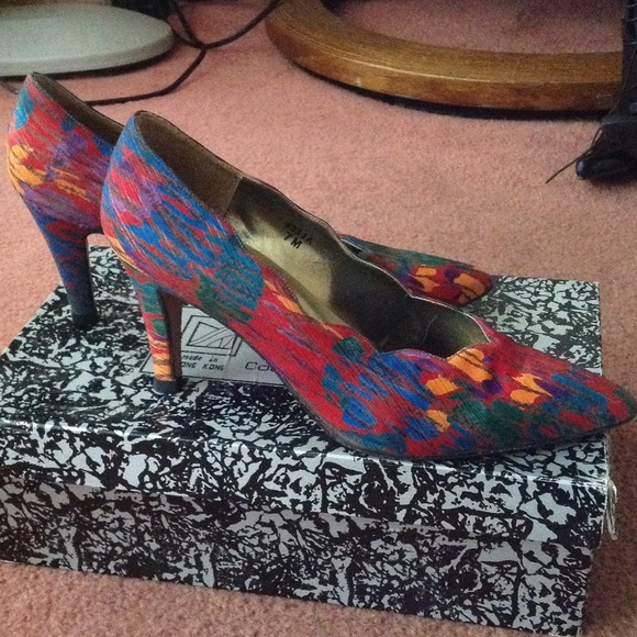 Multi colored closed toe pumps - Picture 2 of 4