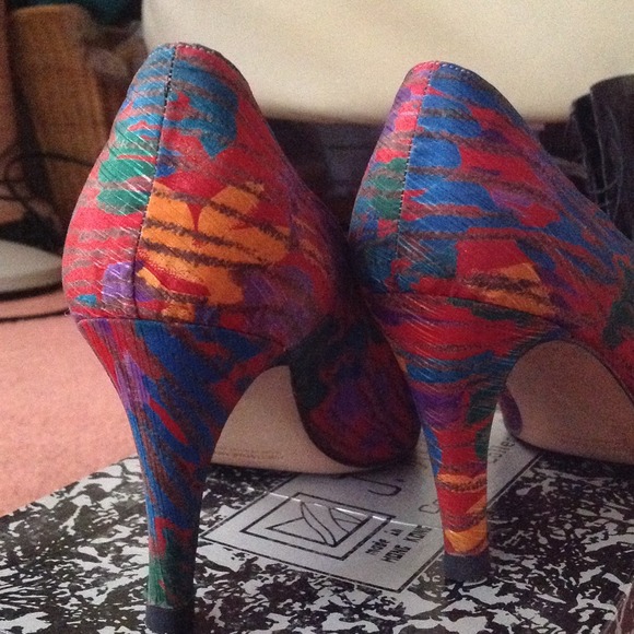 Multi colored closed toe pumps - Picture 3 of 4