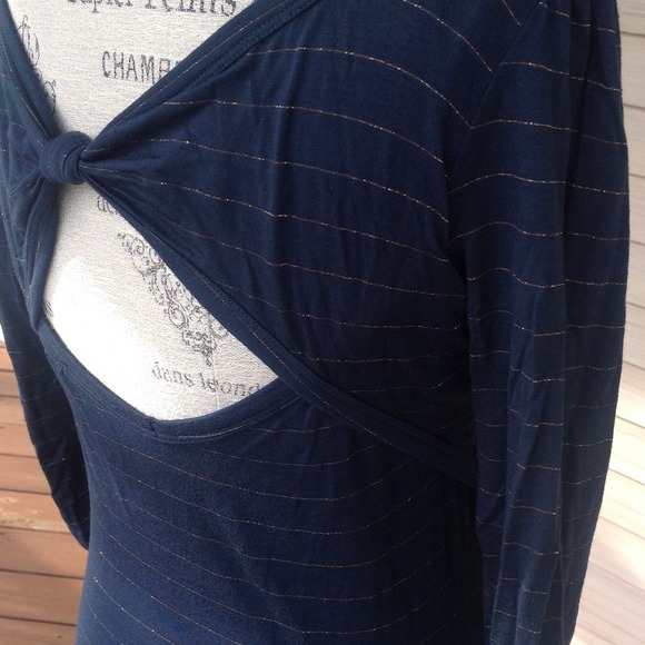 ❌gifted❌🌸Dark blue tunic top🌸 - Picture 2 of 4