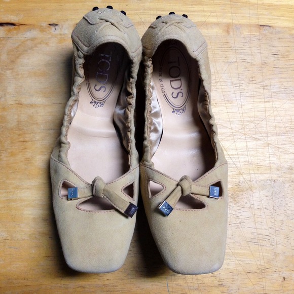 Authentic Tod's Nude Suede Ballet Flats