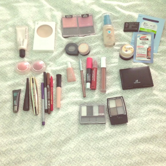✨TRADED✨😍HUGE MAKEUP BUNDLE😍