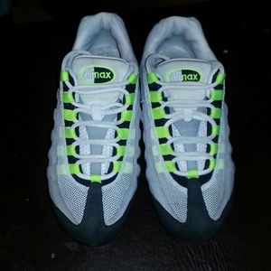 Nike Air Max *PRICE REDUCED* TRYING TO GET RID!