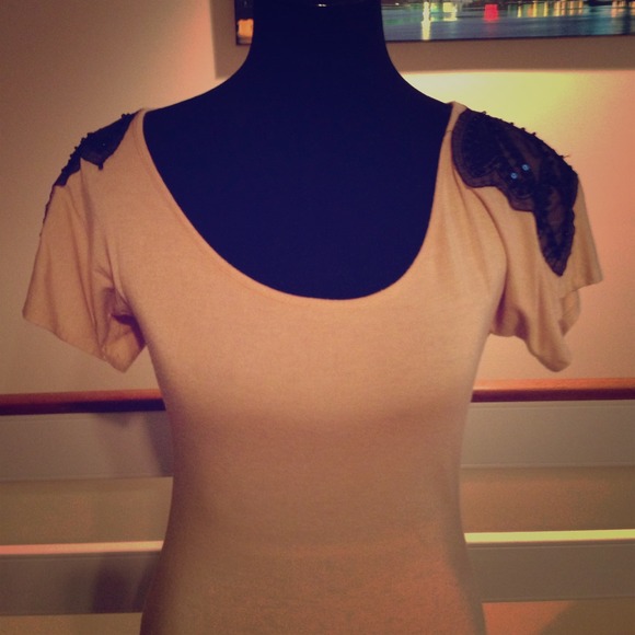 🚫SOLD IN BUNDLE🚫 Tan with black lace top