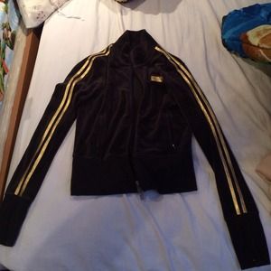 VS black and gold sweater