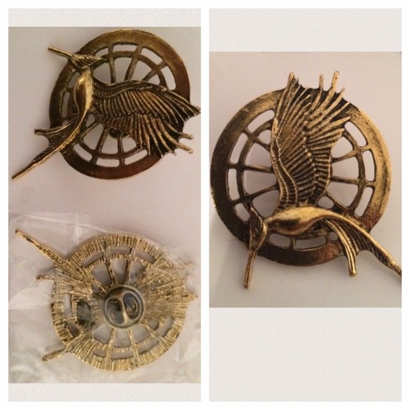 💙Rare Catching Fire 'Arena' Pin. Tick Tock - Picture 2 of 4