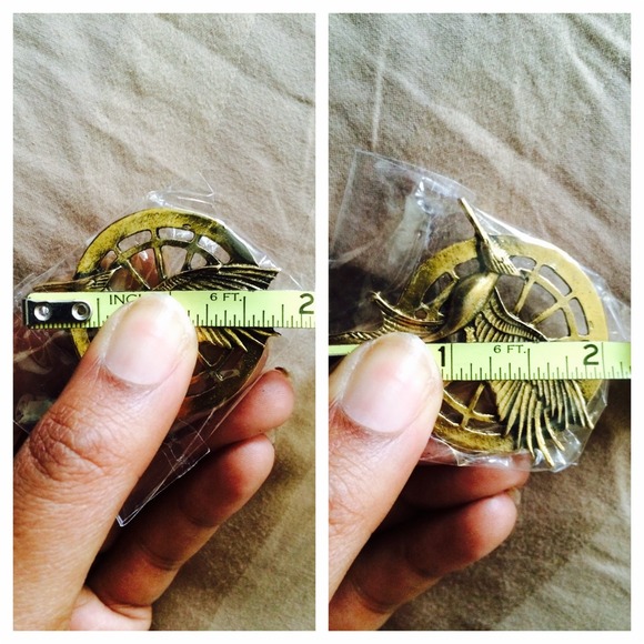 💙Rare Catching Fire 'Arena' Pin. Tick Tock - Picture 4 of 4