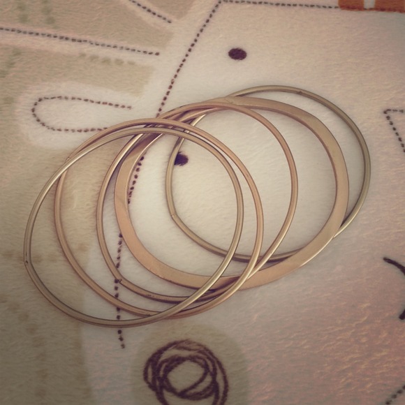 5 pieces set bangles, gold colour
