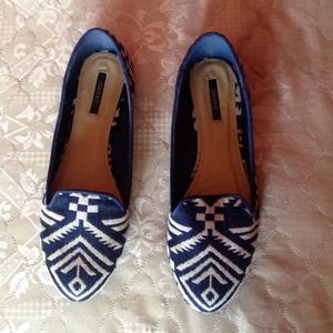Patterned navy blue and white flats