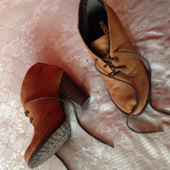 Heel low boots