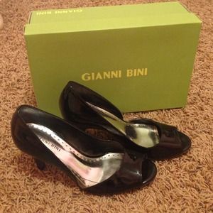 Gianni Bini black heels