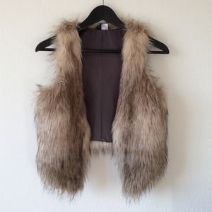❌SOLD❌ Faux fur vest