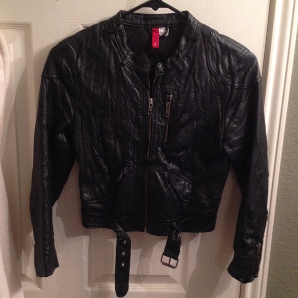 Faux leather mid waist jacket!