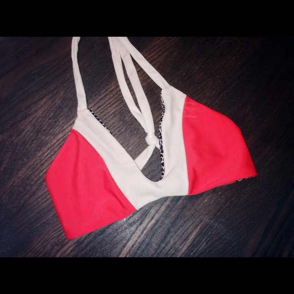 ✋🚨TRADED🚨✋ Acacia Biarritz top & Pikake bottoms - Picture 2 of 3