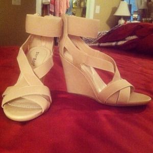 🎀just reduced🎀 Nude Wedges