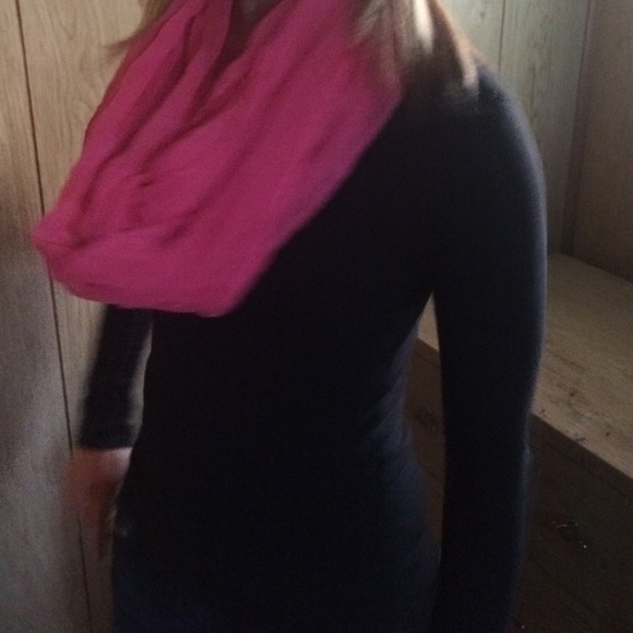 Pink scarf - Picture 2 of 3