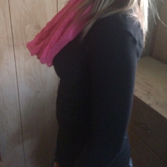 Pink scarf - Picture 3 of 3