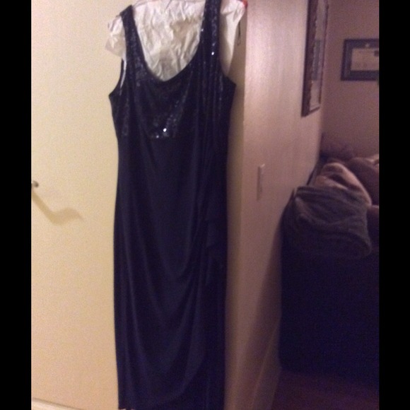 Dress - Picture 2 of 2