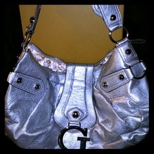 Just Reduced BEAUTIFUL Guess Handbag