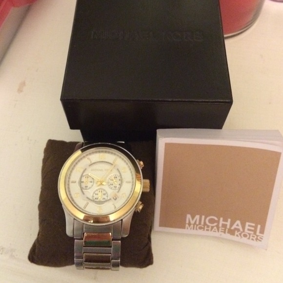 Michael Kors men's chronograph runway  45mm watch - Picture 2 of 4
