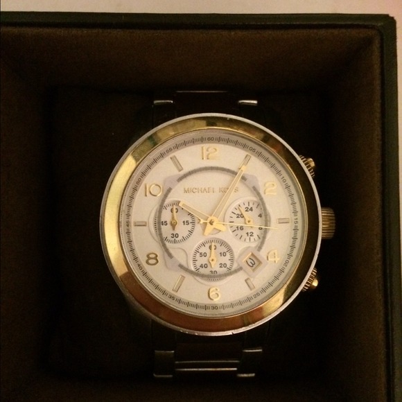 Michael Kors men's chronograph runway  45mm watch - Picture 4 of 4