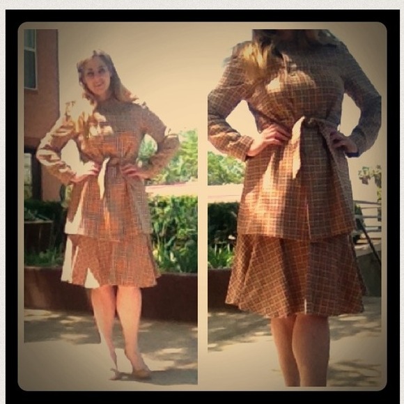 Retro Peach& red Plaid trench coat & skirt suit - Picture 3 of 4