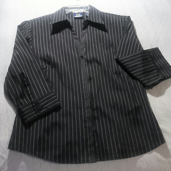 Black & white pinstriped fitted blouse