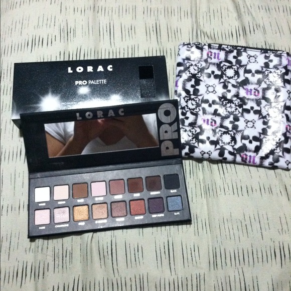 Lorac pro palette and urban decay makeup bag! - Picture 1 of 4