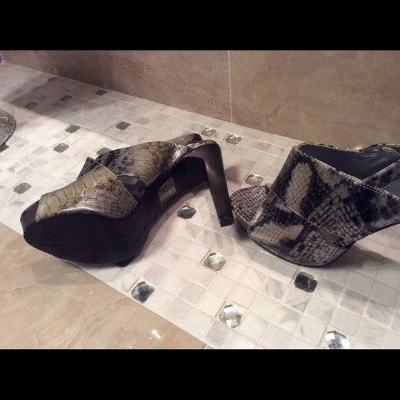 SOLD - Picture 3 of 3