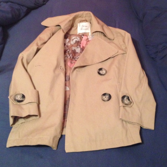 3/4 sleeved light jacket.