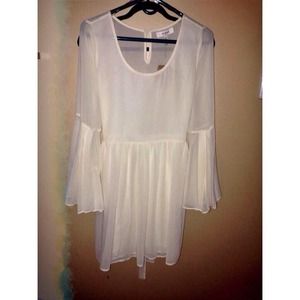 Cream cored (large) bell-sleeved dress