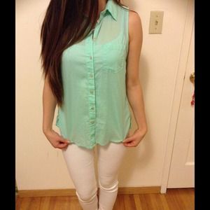 Sleeveless button up top
