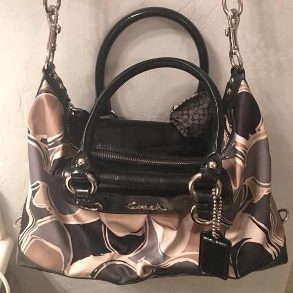 ✨SOLD✨Coach 100% authentic handbag patent leather - Picture 3 of 4