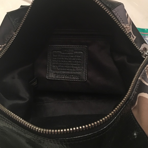 ✨SOLD✨Coach 100% authentic handbag patent leather - Picture 4 of 4