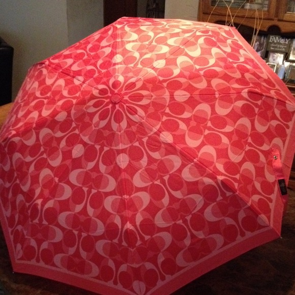 #111.  New Coach Peyton Dream C Umbrella - Picture 4 of 4