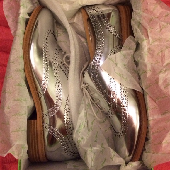 SOLD NIB Silver Sam Edelman Oxfords size 7.5 - Picture 2 of 4