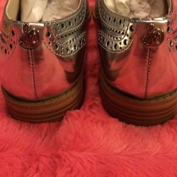 SOLD NIB Silver Sam Edelman Oxfords size 7.5 - Picture 4 of 4