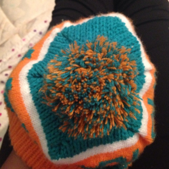 Beanie - Picture 3 of 4